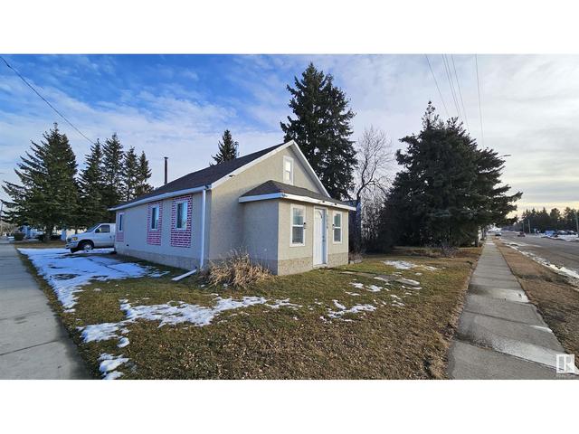 5039 50 St, House detached with 3 bedrooms, 1 bathrooms and null parking in Warburg AB | Image 3
