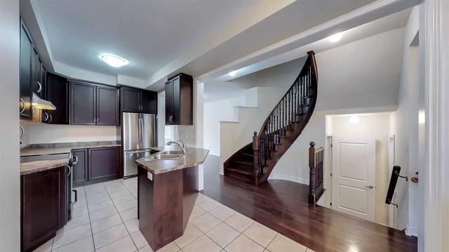 16 Poetry Dr, House attached with 4 bedrooms, 4 bathrooms and 4 parking in Vaughan ON | Image 2