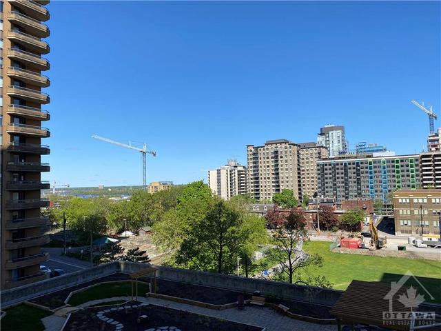810 - 530 Laurier Avenue W, Condo with 2 bedrooms, 1 bathrooms and 1 parking in Ottawa ON | Image 4