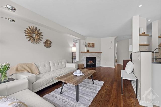 293 Macoun Circle, Townhouse with 3 bedrooms, 3 bathrooms and 3 parking in Ottawa ON | Image 12