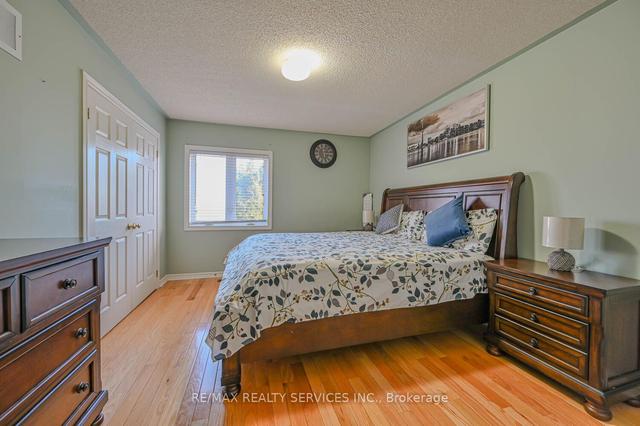 127 Clover Bloom Rd, House attached with 3 bedrooms, 3 bathrooms and 2 parking in Brampton ON | Image 3