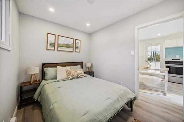 12 Bay St W, House detached with 2 bedrooms, 1 bathrooms and 2 parking in Brighton ON | Image 3