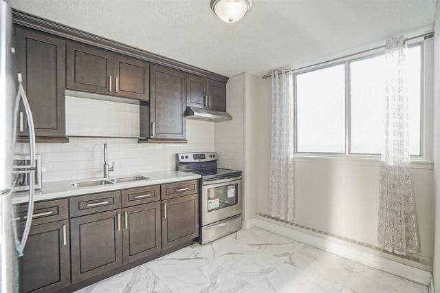 909 - 100 Wingarden Crt, Condo with 2 bedrooms, 2 bathrooms and 1 parking in Toronto ON | Image 3