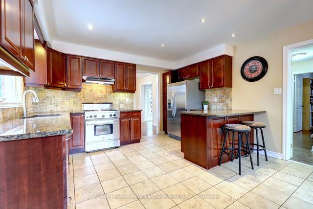 2 Colleen Cres, House detached with 3 bedrooms, 4 bathrooms and 6 parking in Caledon ON | Image 7