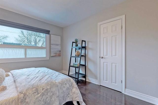 499 Mortimer Ave, House semidetached with 3 bedrooms, 2 bathrooms and 1 parking in Toronto ON | Image 11