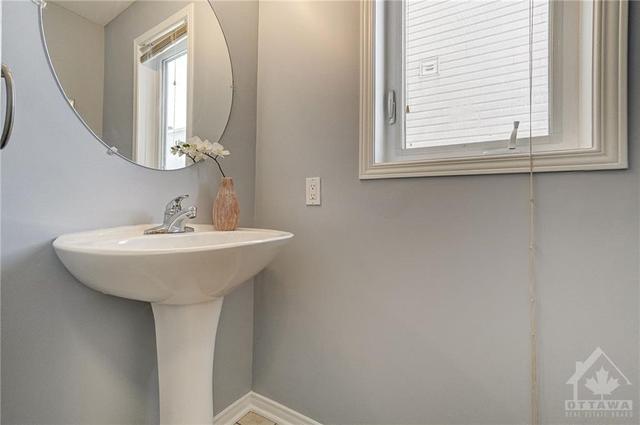 407 Dusk Private, Townhouse with 3 bedrooms, 3 bathrooms and 4 parking in Ottawa ON | Image 13