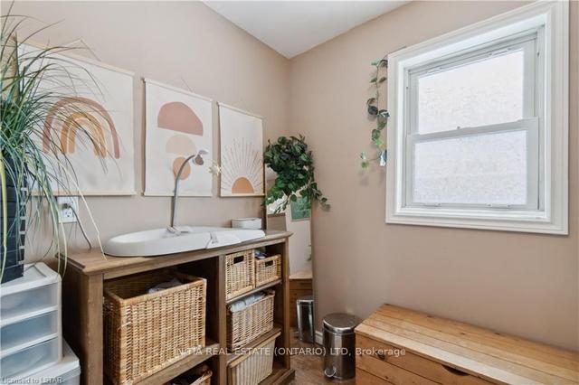 118 Cobden St, House detached with 2 bedrooms, 2 bathrooms and 3 parking in Sarnia ON | Image 13