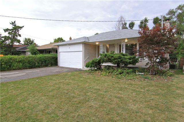 17 Baroness Cres, House detached with 3 bedrooms, 3 bathrooms and 4 parking in Toronto ON | Image 2