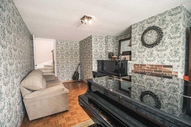 59 Glenmanor Way, House detached with 3 bedrooms, 4 bathrooms and 3 parking in Vaughan ON | Image 2