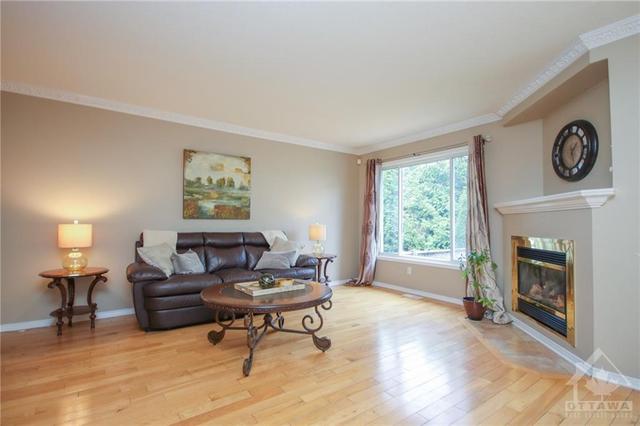 6354 Sablewood Place, Townhouse with 3 bedrooms, 3 bathrooms and 3 parking in Ottawa ON | Image 6