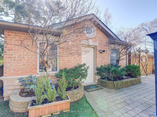 53 Yorkview Dr, House detached with 4 bedrooms, 4 bathrooms and 4 parking in Toronto ON | Image 33