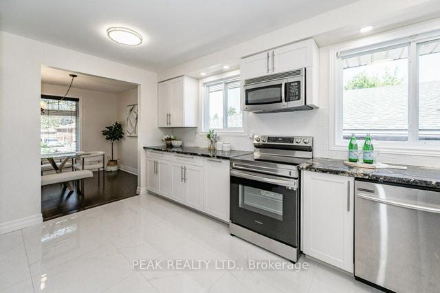 11 Valery Crt, House detached with 3 bedrooms, 2 bathrooms and 3 parking in Hamilton ON | Image 4