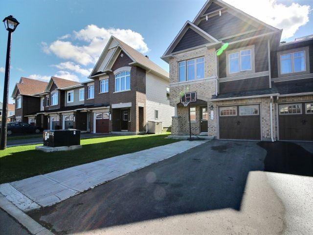 150 Waterfern Way, House attached with 3 bedrooms, 3 bathrooms and 2 parking in Ottawa ON | Image 1