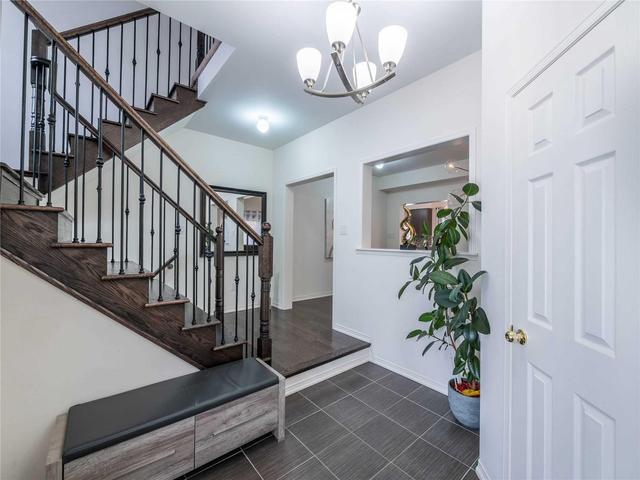 13 Skelton Cres, House detached with 4 bedrooms, 3 bathrooms and 1 parking in Ajax ON | Image 2