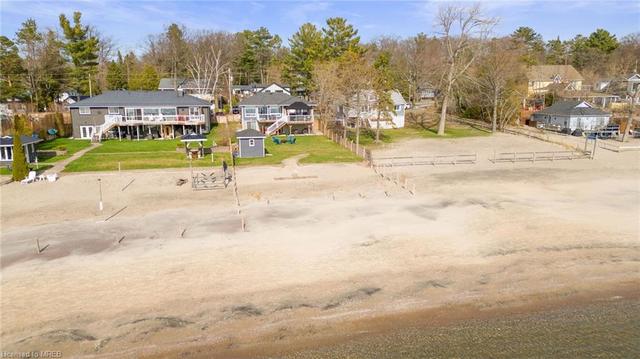 10 Tiny Beaches Beach S, House detached with 5 bedrooms, 1 bathrooms and 4 parking in Tiny ON | Image 39