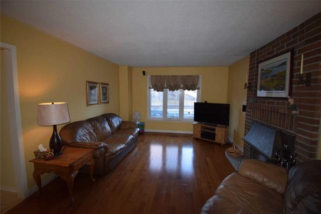 12 Laura Crt, House detached with 4 bedrooms, 3 bathrooms and 6 parking in Brampton ON | Image 12