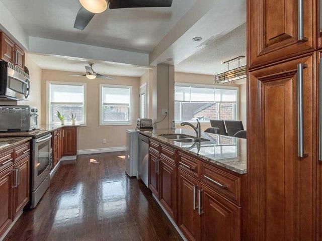3 - 1380 Hampton St N, Townhouse with 4 bedrooms, 3 bathrooms and 2 parking in Oakville ON | Image 4