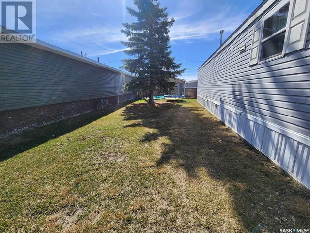 305 5th Avenue, Home with 3 bedrooms, 2 bathrooms and null parking in Caronport SK | Image 31