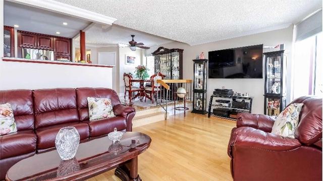 1007 - 181 Collier St, Condo with 3 bedrooms, 2 bathrooms and 1 parking in Barrie ON | Image 9
