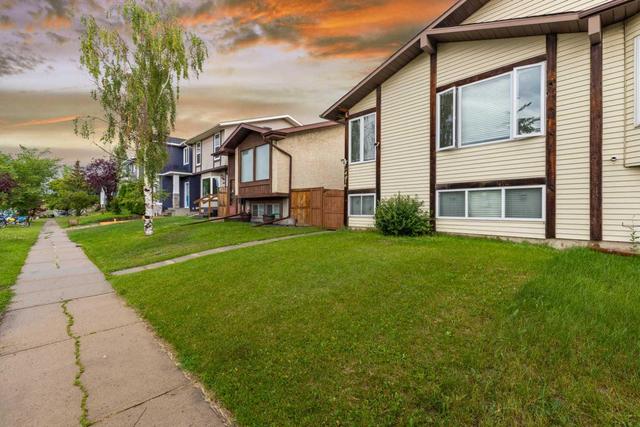 4816 60 Street Ne, Home with 4 bedrooms, 2 bathrooms and 2 parking in Calgary AB | Image 2