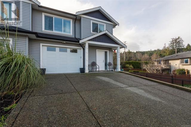 484 10th St, House detached with 6 bedrooms, 3 bathrooms and 4 parking in Nanaimo BC | Image 1