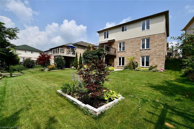 1627 Cedarcreek Crescent, House detached with 3 bedrooms, 2 bathrooms and 4 parking in London ON | Image 4