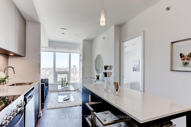 2905 - 203 College St, Condo with 1 bedrooms, 2 bathrooms and 0 parking in Toronto ON | Image 2