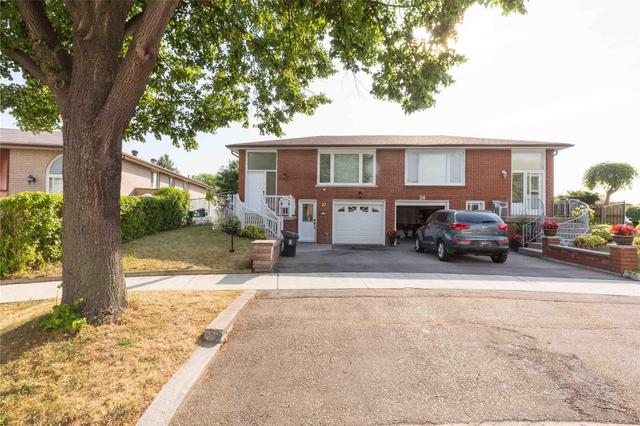 22 Petworth Cres, House semidetached with 3 bedrooms, 2 bathrooms and 2 parking in Toronto ON | Image 2