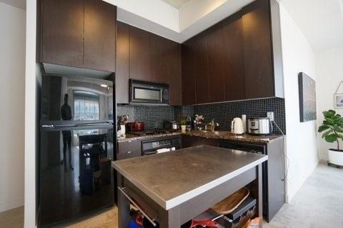 1003 - 23 Brant St, Condo with 1 bedrooms, 2 bathrooms and 1 parking in Toronto ON | Image 9