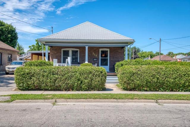 310 Sheridan Street, House detached with 2 bedrooms, 1 bathrooms and 4 parking in Brantford ON | Image 2