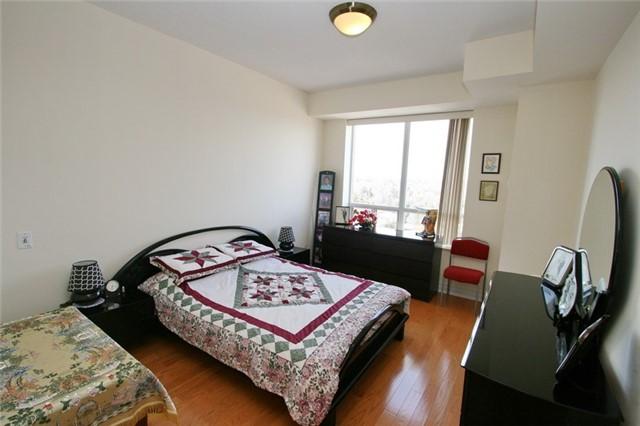 lph7 - 2 Clairtrell Rd, Condo with 3 bedrooms, 2 bathrooms and 1 parking in Toronto ON | Image 5