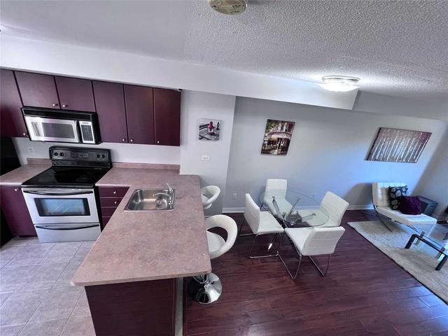111 - 870 Jane St, Townhouse with 2 bedrooms, 2 bathrooms and 1 parking in Toronto ON | Image 9