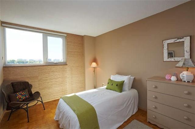 1003 - 260 Scarlett Rd, Condo with 3 bedrooms, 2 bathrooms and 1 parking in Toronto ON | Image 13