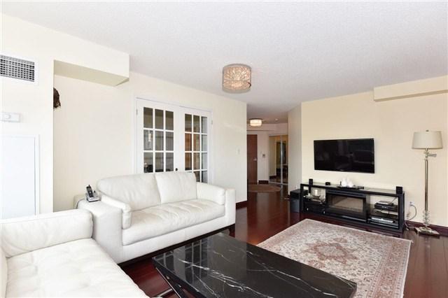 703 - 23 Lorraine Dr, Condo with 3 bedrooms, 2 bathrooms and null parking in Toronto ON | Image 10