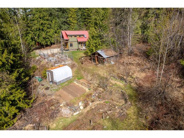 8788 Highway 6, House detached with 2 bedrooms, 2 bathrooms and null parking in Central Kootenay H BC | Image 72