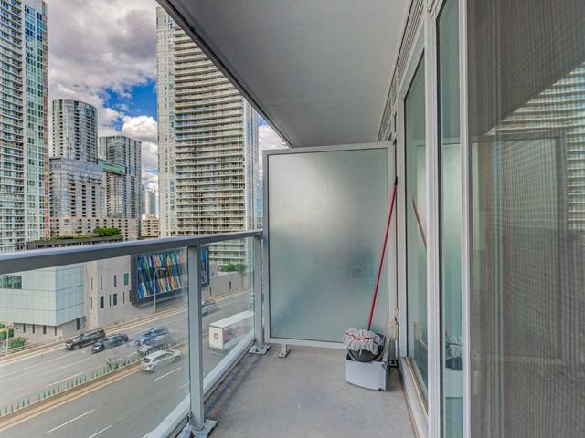 1106 - 17 Bathurst St, Condo with 1 bedrooms, 1 bathrooms and 1 parking in Toronto ON | Image 14