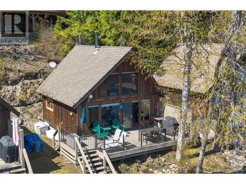 3 - 7429 Sunnybrae Canoe Point Road, House detached with 1 bedrooms, 1 bathrooms and 1 parking in Columbia Shuswap C BC | Card Image