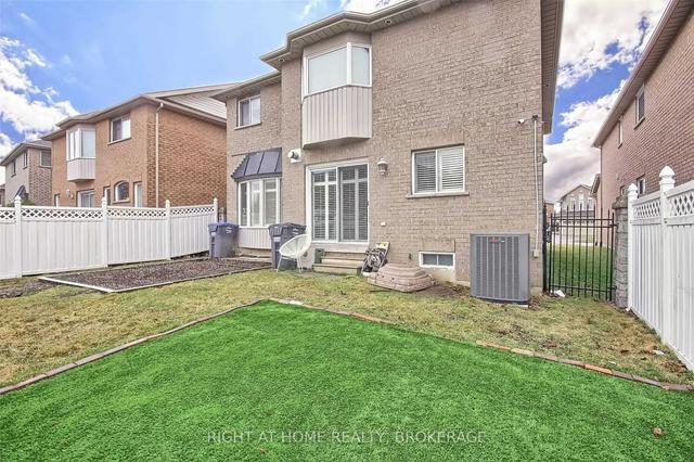 18 Highwood Rd, House detached with 4 bedrooms, 3 bathrooms and 4 parking in Brampton ON | Image 33
