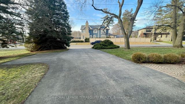 139 Sandwell Dr, House detached with 4 bedrooms, 3 bathrooms and 7 parking in Oakville ON | Image 2
