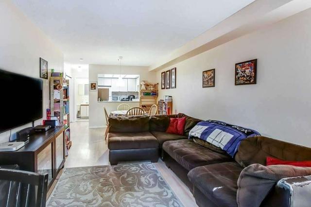 2135 Dufferin St, House detached with 7 bedrooms, 5 bathrooms and 2 parking in Toronto ON | Image 7