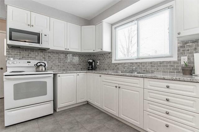 33 Storey Dr, House detached with 4 bedrooms, 2 bathrooms and 5 parking in Halton Hills ON | Image 3