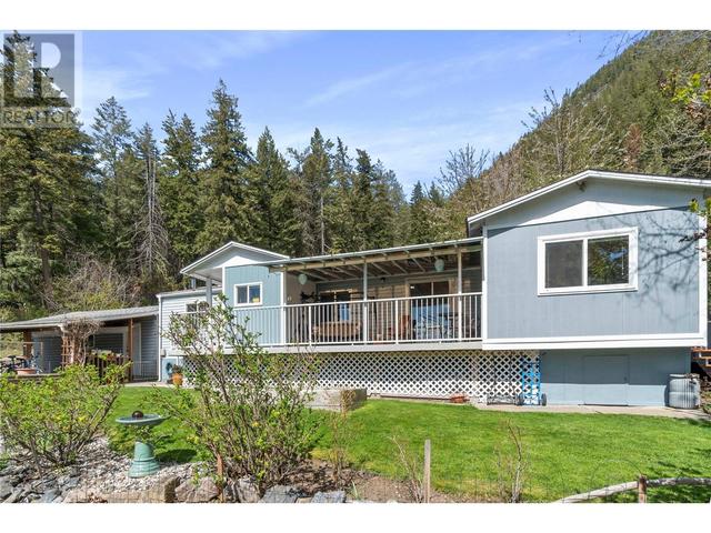 4 - 3959 Sunnybrae Canoe Point Road, House other with 3 bedrooms, 1 bathrooms and 4 parking in Columbia Shuswap C BC | Image 1