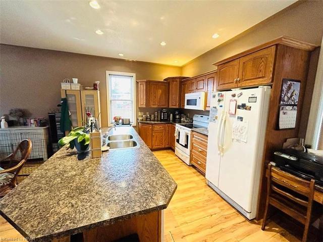 25 Maple Street, House detached with 2 bedrooms, 1 bathrooms and null parking in North Huron ON | Image 2