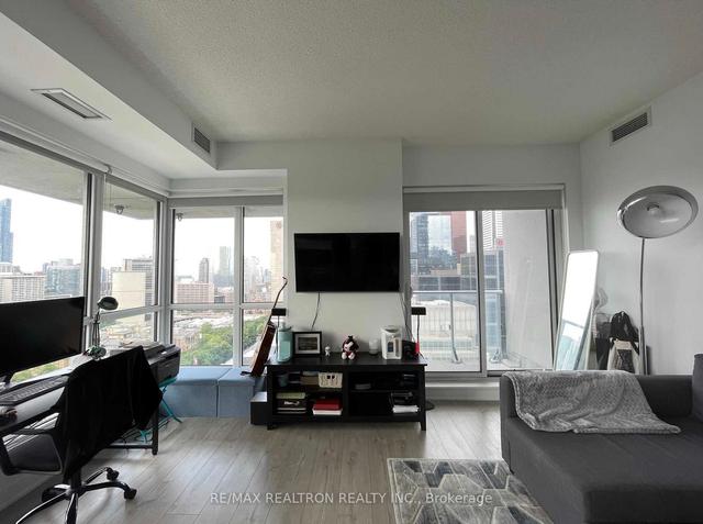 2602 - 199 Richmond St W, Condo with 2 bedrooms, 2 bathrooms and 1 parking in Toronto ON | Image 2
