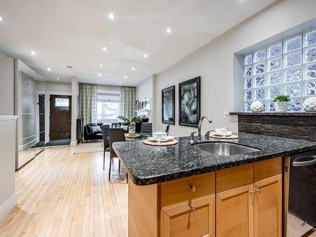 650 Markham St, House semidetached with 4 bedrooms, 4 bathrooms and 2 parking in Toronto ON | Image 2
