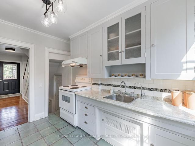 89 Lawrence Ave W, House semidetached with 3 bedrooms, 2 bathrooms and 2 parking in Toronto ON | Image 2