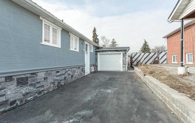 475 Silverstone Dr, House detached with 3 bedrooms, 3 bathrooms and 5 parking in Toronto ON | Image 23
