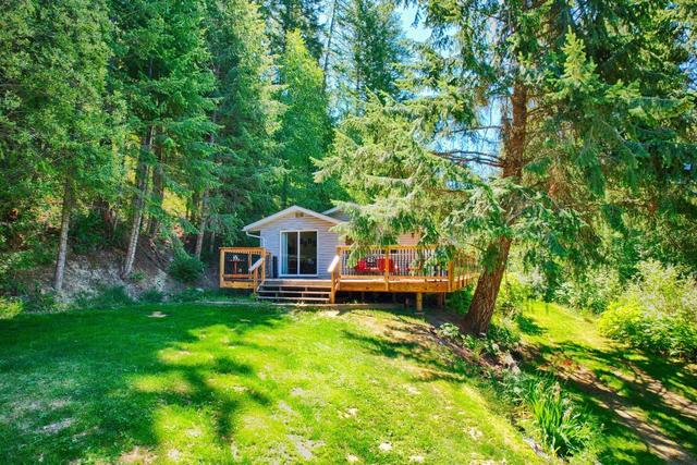 4744 Highway 3a, House detached with 3 bedrooms, 1 bathrooms and 5 parking in Central Kootenay A BC | Image 36