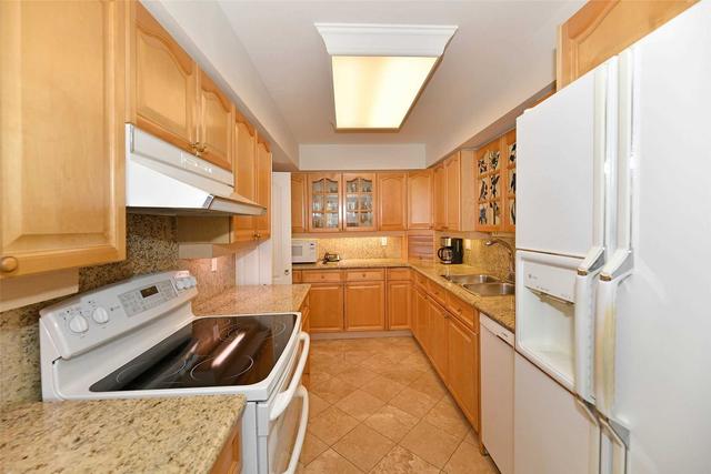 818 - 5 Rosehill Ave, Condo with 2 bedrooms, 3 bathrooms and 2 parking in Toronto ON | Image 2