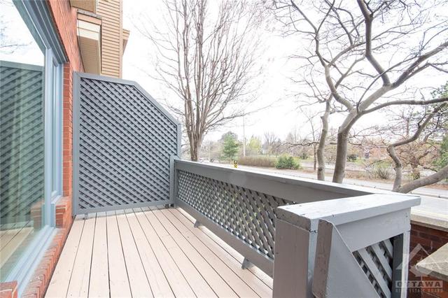 235 Echo Drive, Townhouse with 3 bedrooms, 3 bathrooms and 1 parking in Ottawa ON | Image 2